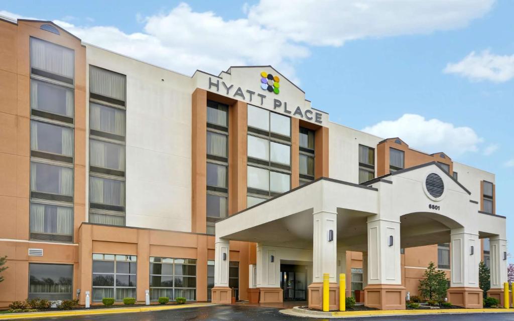 Hyatt Place Kansas City/Overland Park/Metcalf Main image 1